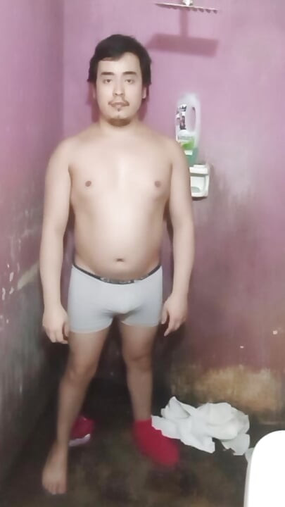 Jesus em boxeador puxando seu pênis 163