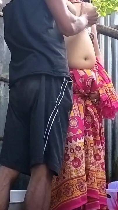 Snažan trenutak iz "Red Saree Village: Seks s udanom ženom (službeni video Villagesex91)"