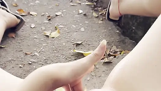 Colombian Girl Masturbates in Public on the Street