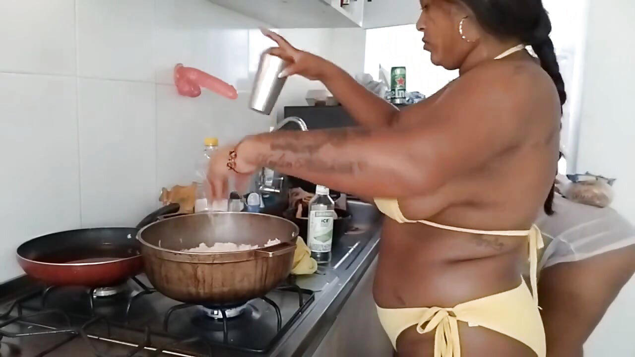 Mùa 4 - 50 sắc thái của Lil Latina 44