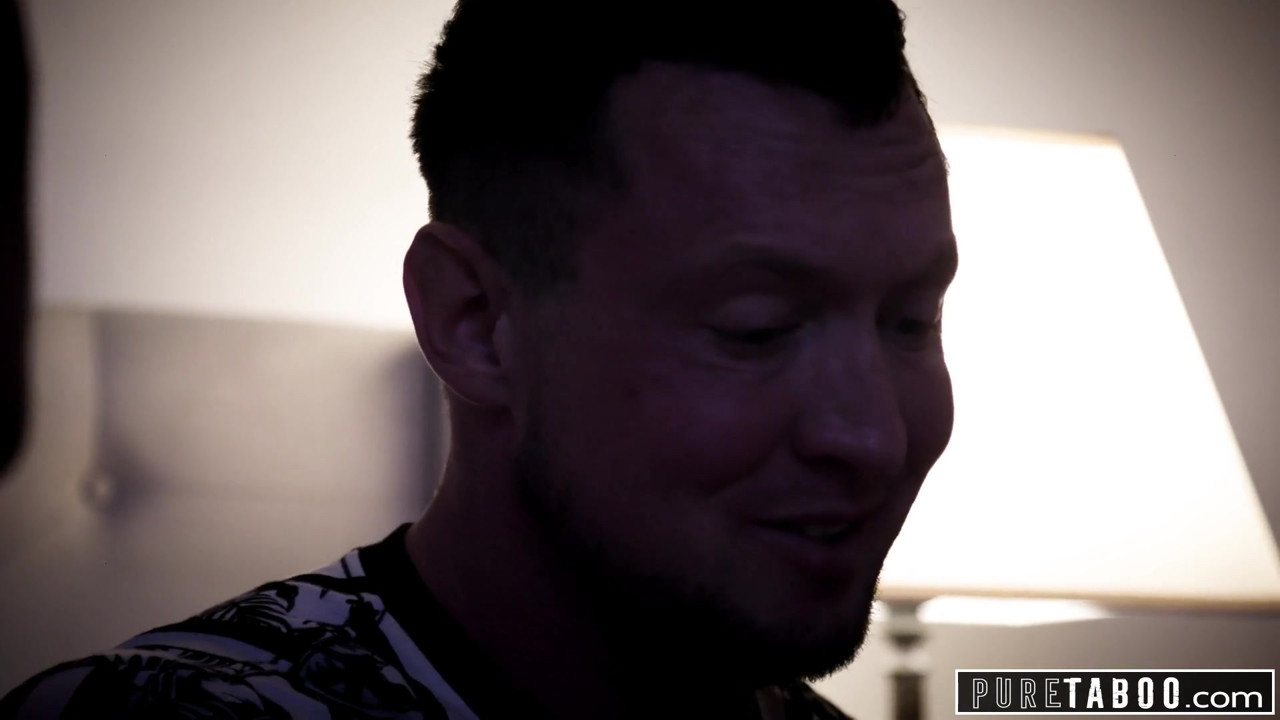 純粋なタブー、セクシートランスガールが悲しみの男をやる