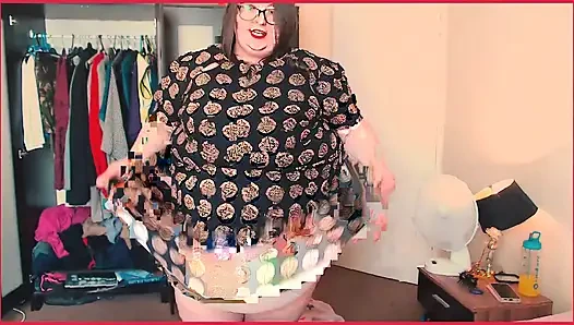 Ssbbw merobek pakaian yang tubuhnya nggak muat