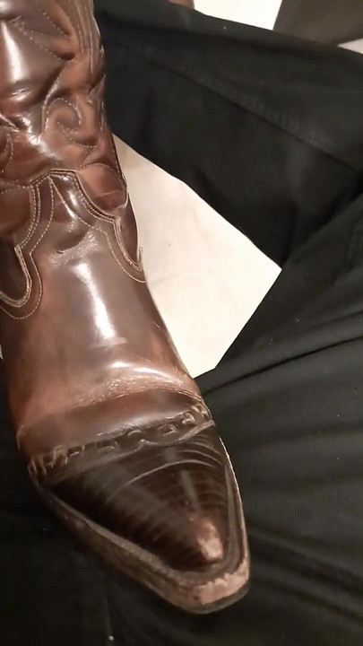 Smoking in Leather Trample