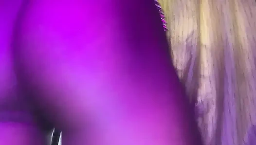 Cewek hot kulit hitam lagi mamerin kemampuan twerkingnya - close up 2