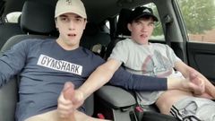Masturbación mutua en el coche
