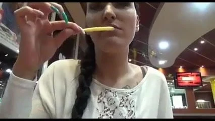 Ela gosta de molho especial