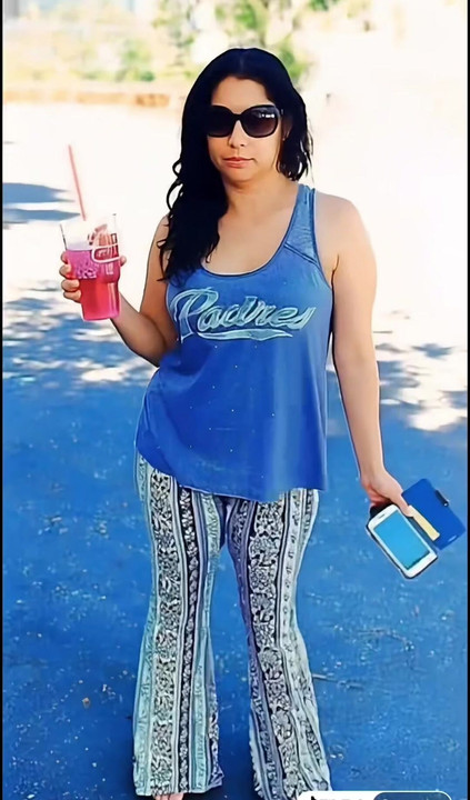 Szukam dwóch czarnych facetów, aby przelecieć moją dupę i cipkę. Soy una pinche perra puta.