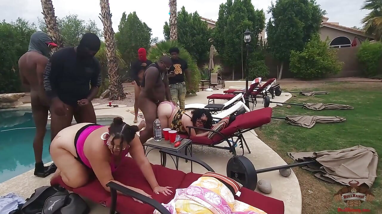 Bullbang Splash Pool Orgy