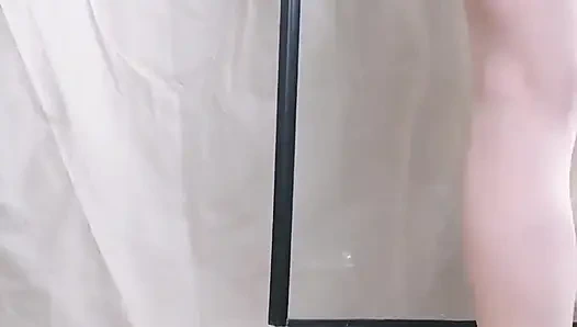 Наконец-то я могу играть с своей киской, делая клизму и накачка живота