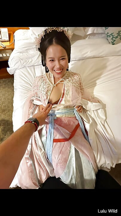 거대한 질싸가 뚝뚝 떨어질 때까지 자지를 따먹는 실크 공주 룰루 와일드
