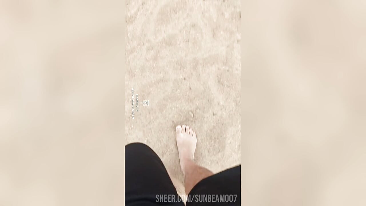Bose noge igraju se u pijesku Senzorne svrhe