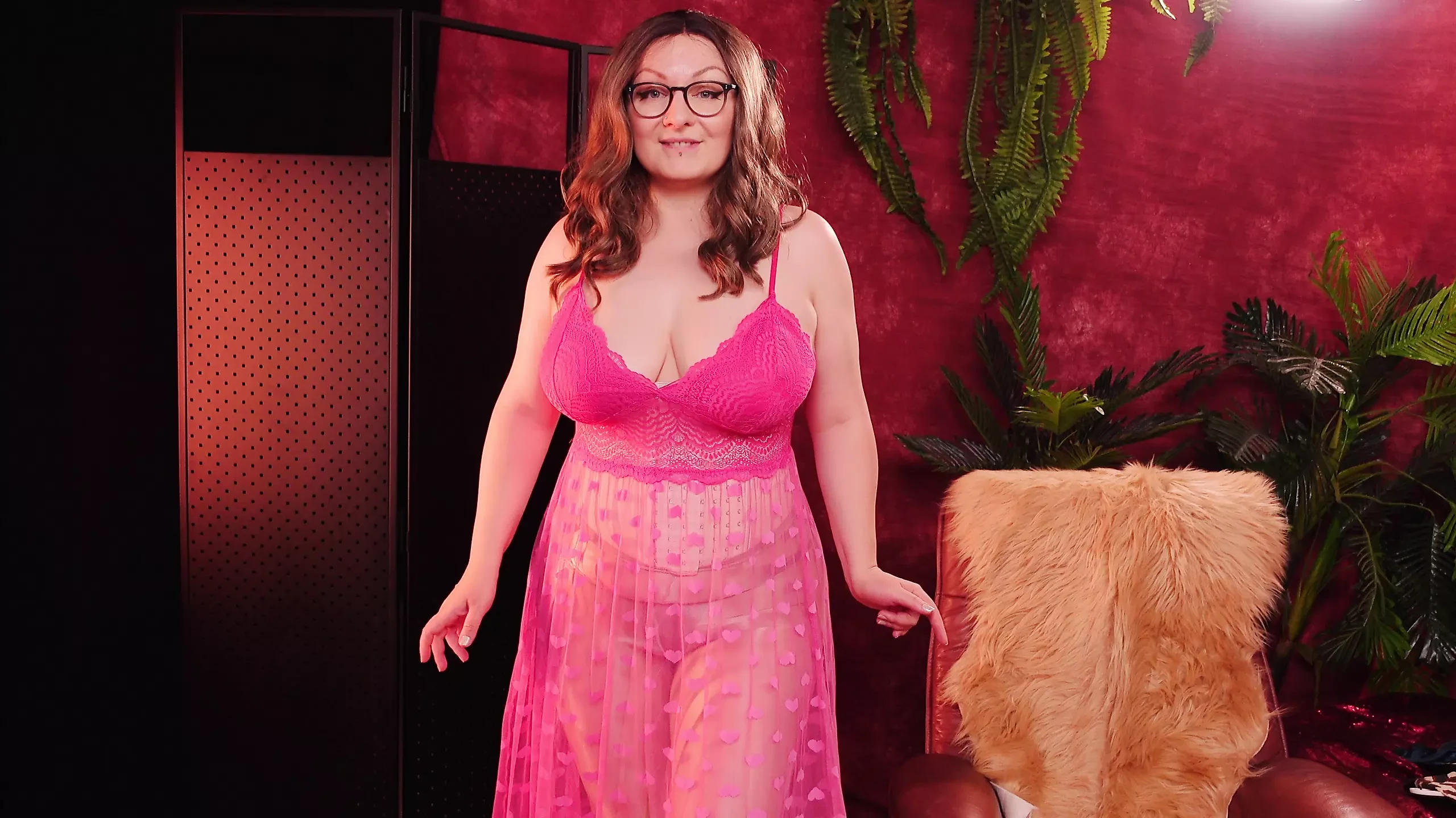 Tante semok dengan lingerie seksi dientot dengan lingerie seksi!