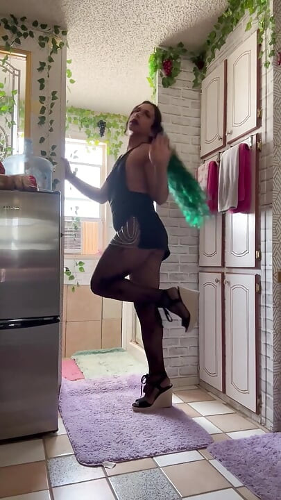 Ea nu este Acolo Striptease în ciorapi