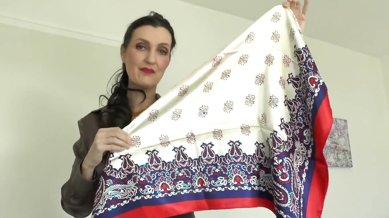 Afternoon Headscarf Try-on, Lady Victoria Valente