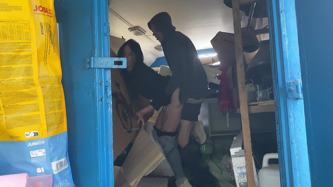 A warehouse worker fucked the manager hard right there on the boxes and put her in her place