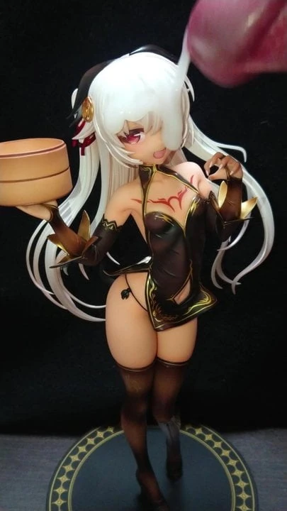 Philena Waal figure bukkake
