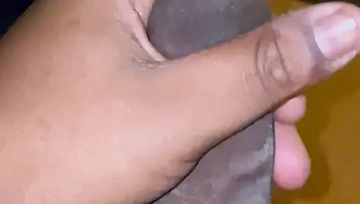 Siyah eşcinsel şişman zenci yarağıyla mastürbasyon yapıyor