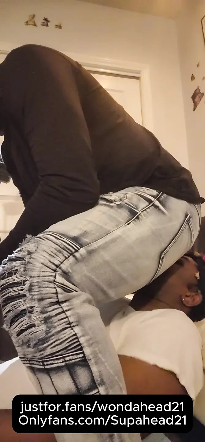 坐在脸上吐口水吞精疯狂 - 阿尔法拥有这个荡妇的嘴！第一部分