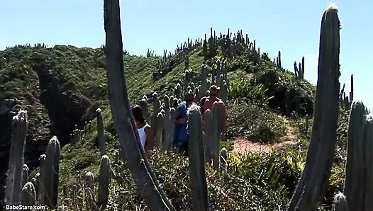 This hike is making me horny: fmm threesome