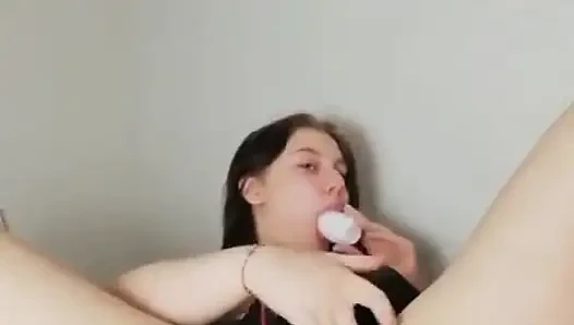 Auf meinem bett masturbieren