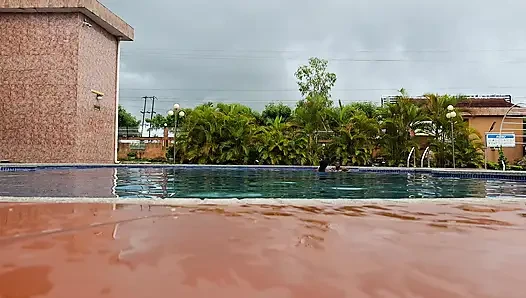 Sperma schwimmen im pool, harter sex im wasser, doppelter orgasmus
