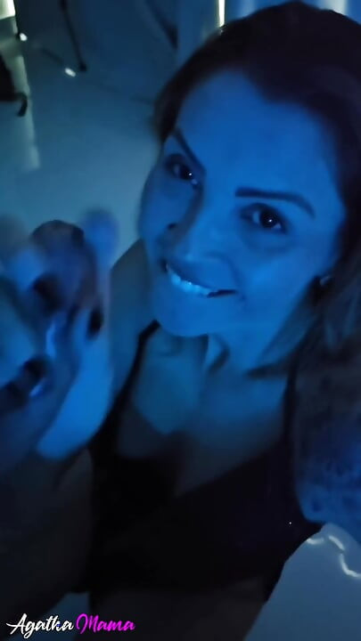 Jag gick till motellet med min svåger och lät honom knulla mig hett tills han kom i min mun