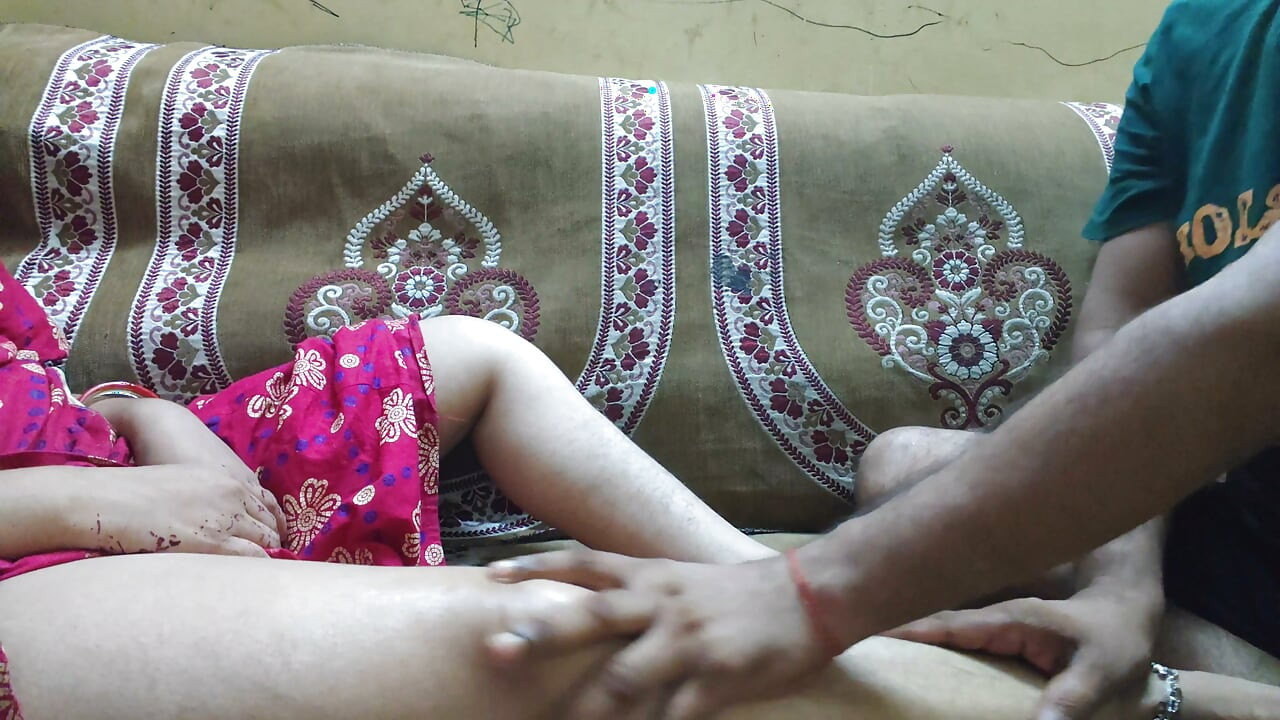 Bhabhi ki massage karne ke bad hand job by bhabhi fucked by devar