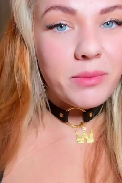 Kongkek dildo dengan pantat besar, ketat!