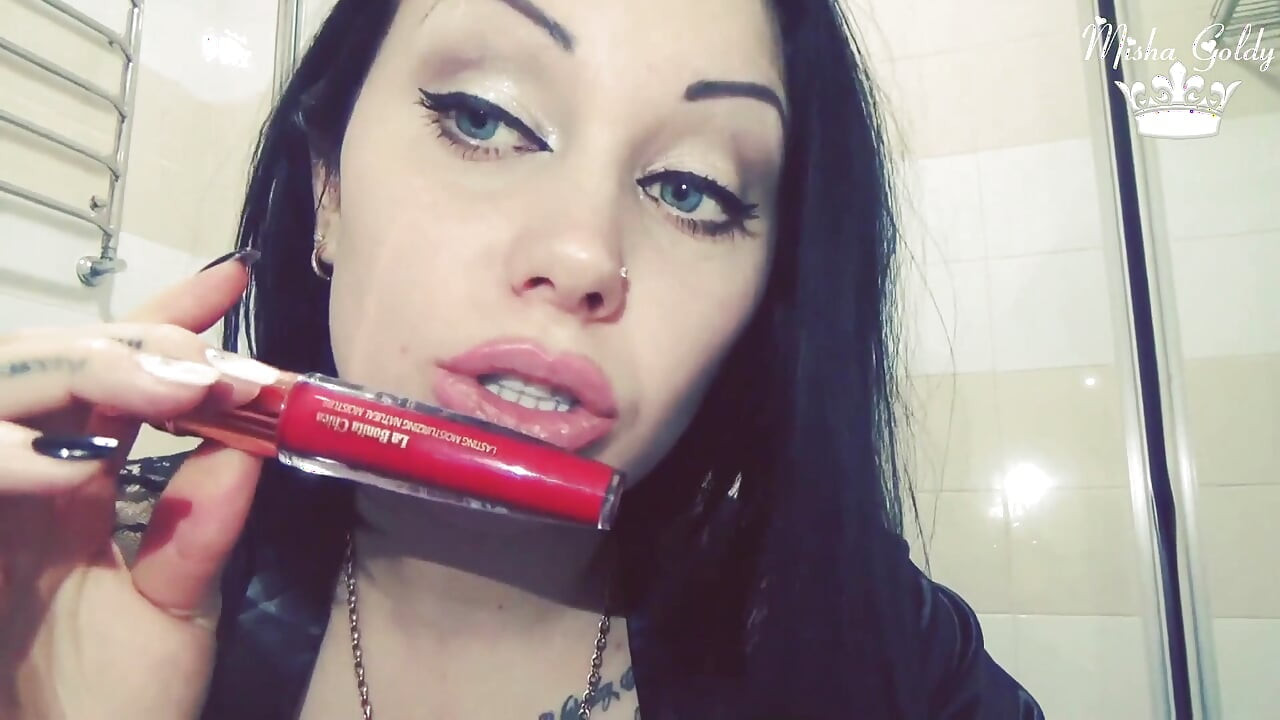 Golden lips