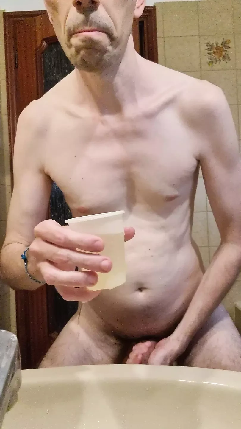 Pisilés és ivás sokat