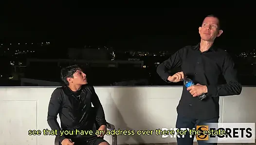 KAMI NGENTOT THREESOME SAMA KURIR TAK DIKENAL SAMPAI MUNCRAT DI WAJAHNYA