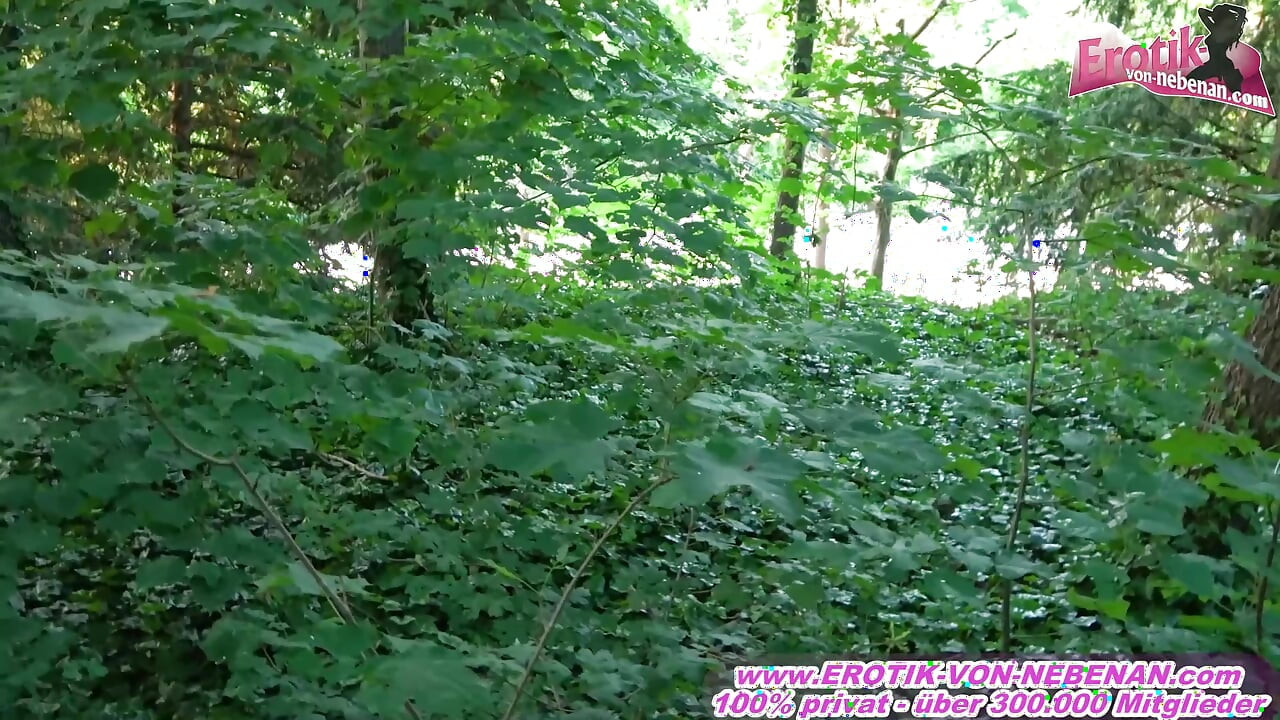 German Blowjob Date in Public Park (RISKY)