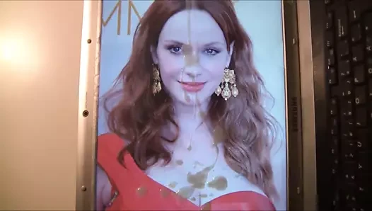 Christina Hendricks boşalma anısına 7