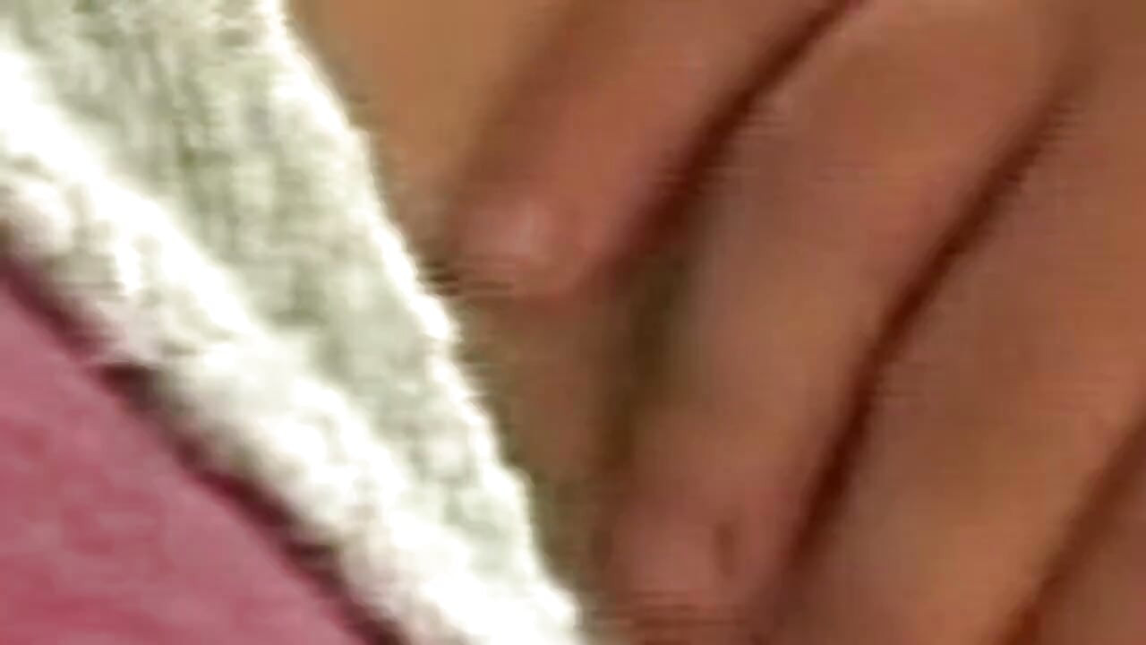 Enorme culo rebosante semen grueso después de estiramiento intenso