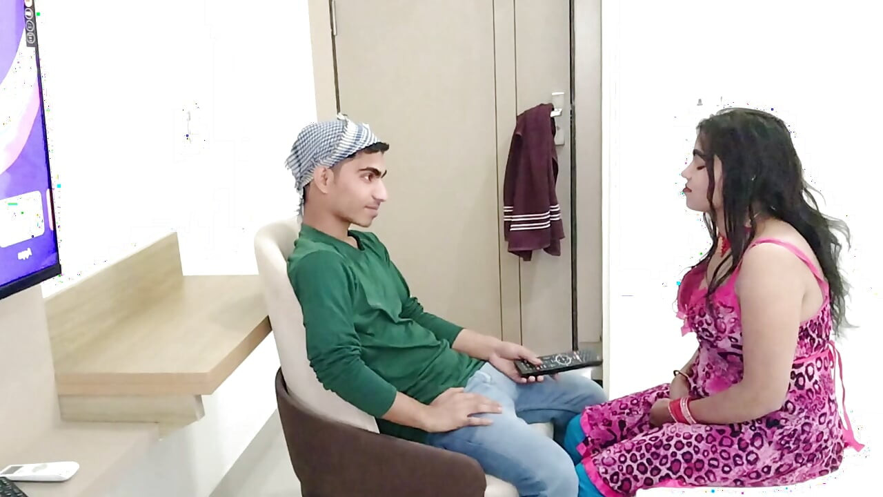 Üvey kız kardeş ve üvey erkek kardeş muz için sert sikişiyor