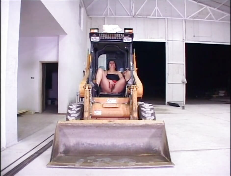 Ugly fat mature loves the big cock in pussy