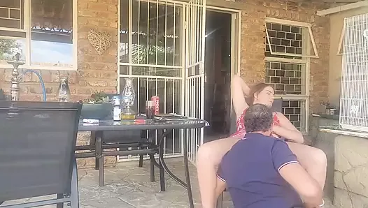 Follando a mis amigos, esposa infiel, posición de amazona al aire libre