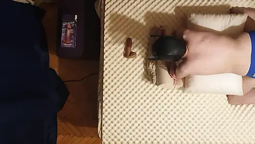 Русская красивая крошка Анастасия Госпожа страпоном своего нижнего в домашнем любительском видео