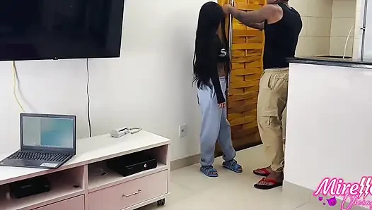Sikinin içeri gittiğini hissedebilmem için prezervatifi çıkarmasını istedim