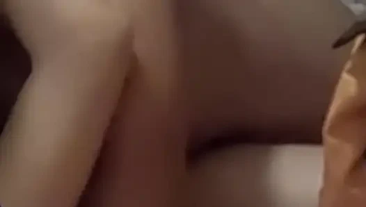 Gadis hot india dientot habis-habisan sama pacarnya diam-diam di rumahnya sampai mengerang keenakan!