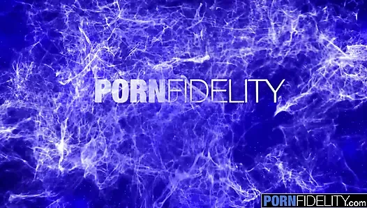 PORNFIDELITY Tight Bodied MILF Celestina Blooms For Dick