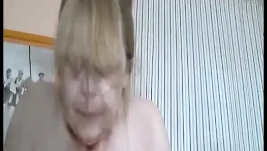 Hardcore! Pelacur bertato mendapat air mani penuh di wajahnya! Gangbang terangsang!