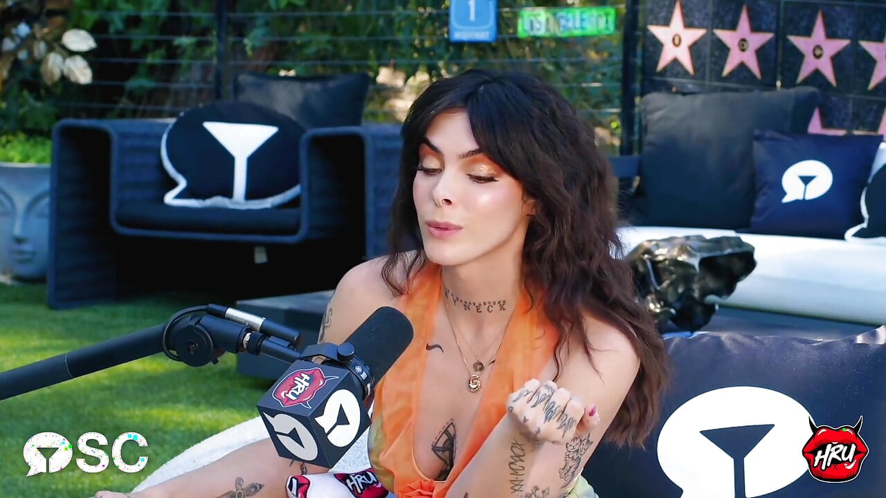 Genna James- una delle stelle in ascesa più calde di cam
