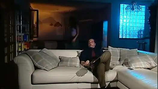 Красотка с черными волосами крошка обожает член в задницу во рту и сперму во рту