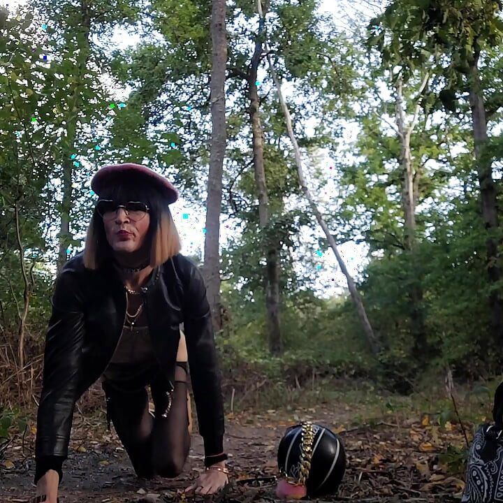 Exhibit P🚗U B L I C en Pute on a Parking Lot in the Forest, at La Faisanderie 91. Fanciful Tights, Thong [4sep25] Meet CoKiiNE! VaneSsaBiTCHx