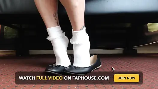 Zierliche, rüschene socken, ballettwohnungen