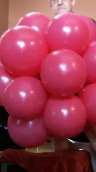 Balloonbanger 82）風船ポップと17 "風船ポップの束 | クリップ 1