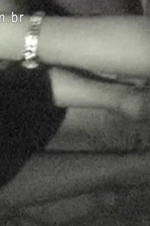 Bitching between friends and several sluts ends up in the dark. The flashlight saved the footage
