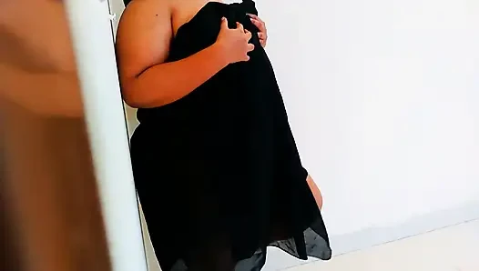Istri hot mesir lagi bugil di depan kamar mandi... R, lalu cowok ini pantat bahenolnya saat suaminya lagi nggak di rumah
