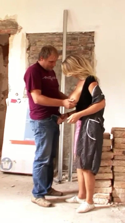 Επική στιγμή από το "German Huge natural Bouncing Boobs Wife seduce Worker to Cheating Fuck"